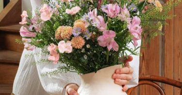 Selon les fleuristes professionnels, voici les 5 astuces indispensables pour faire durer un bouquet livré Artisan Fleuriste
