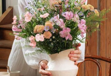 Selon les fleuristes professionnels, voici les 5 astuces indispensables pour faire durer un bouquet livré Artisan Fleuriste