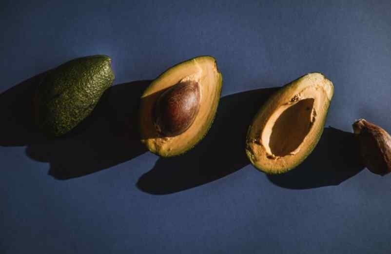 Comment faire pousser un noyau d’avocat facilement ? Artisan Fleuriste